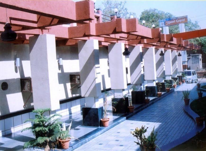 Sheel Gopal Vision Hotel Mathura Luaran gambar